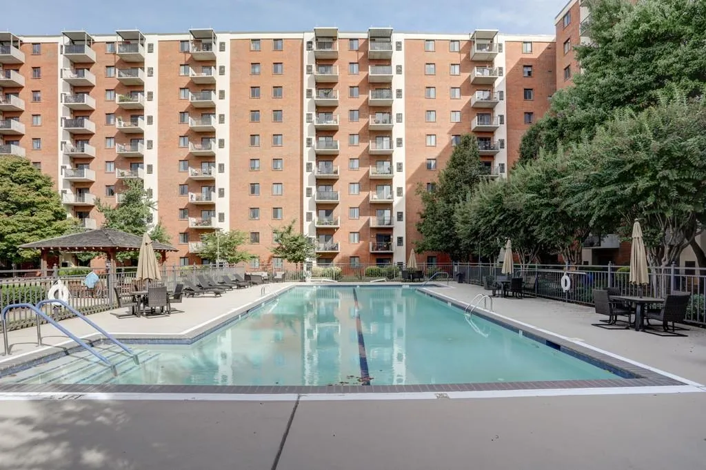 300 Johnson Ferry Road Ne Unit B402, Sandy Springs, Georgia 30328, 1 Bedroom Bedrooms, ,1 BathroomBathrooms,Residential,Sold,300 Johnson Ferry Road Ne Unit B402,7142668