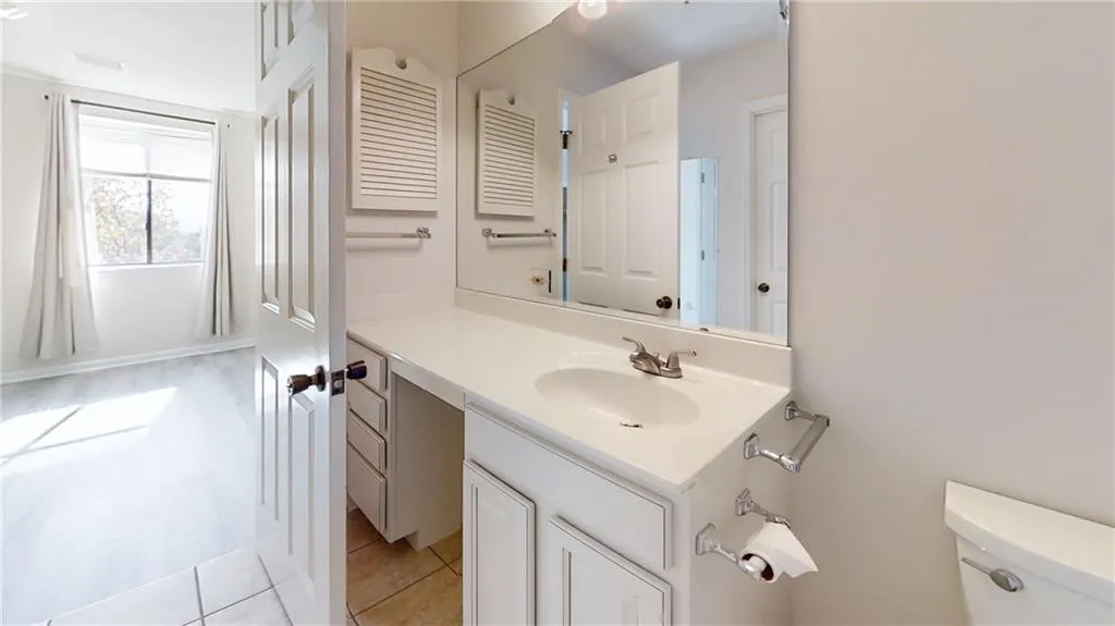 300 Johnson Ferry Road Ne Unit B402, Sandy Springs, Georgia 30328, 1 Bedroom Bedrooms, ,1 BathroomBathrooms,Residential,Sold,300 Johnson Ferry Road Ne Unit B402,7142668