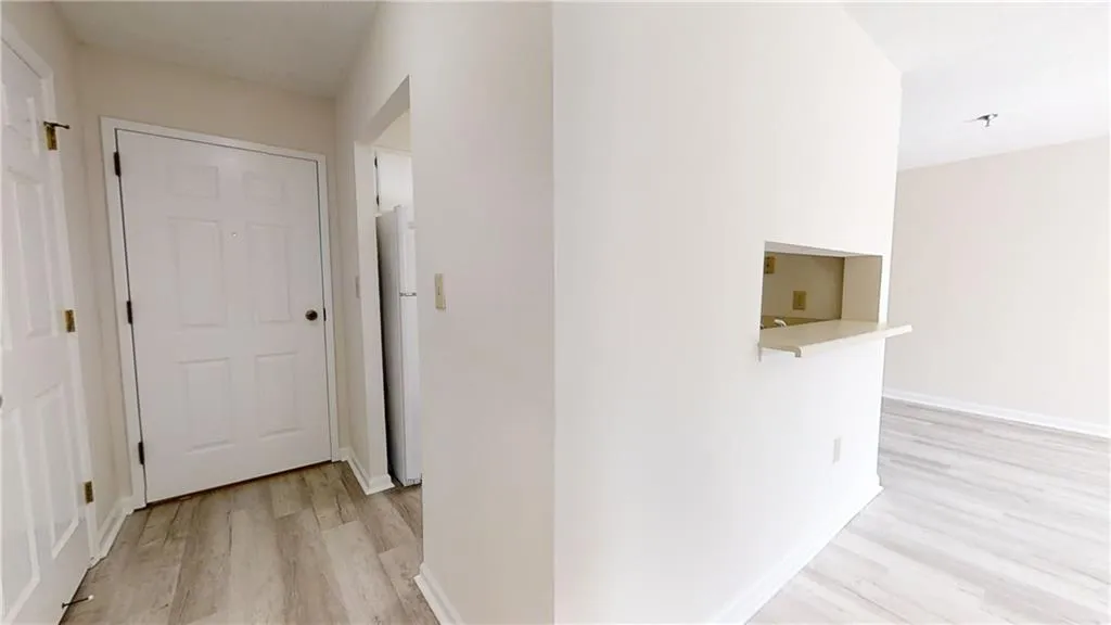 300 Johnson Ferry Road Ne Unit B402, Sandy Springs, Georgia 30328, 1 Bedroom Bedrooms, ,1 BathroomBathrooms,Residential,Sold,300 Johnson Ferry Road Ne Unit B402,7142668