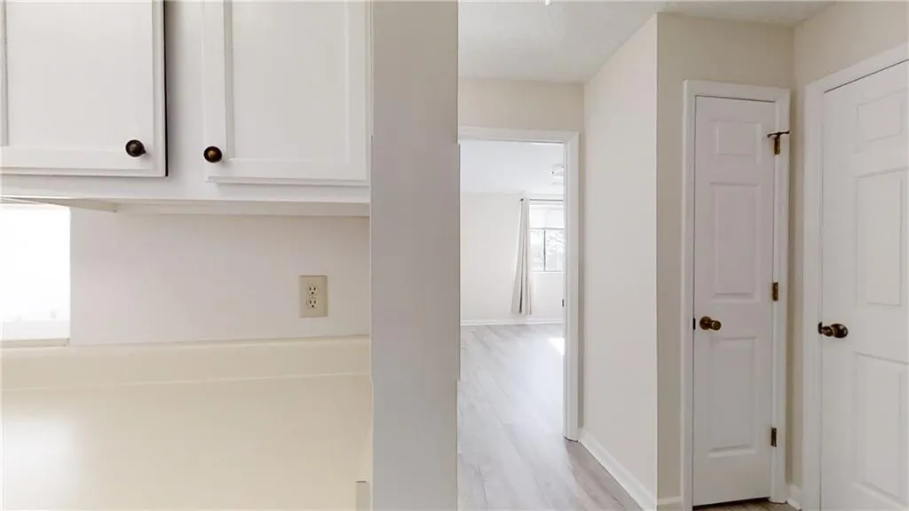 300 Johnson Ferry Road Ne Unit B402, Sandy Springs, Georgia 30328, 1 Bedroom Bedrooms, ,1 BathroomBathrooms,Residential,Sold,300 Johnson Ferry Road Ne Unit B402,7142668