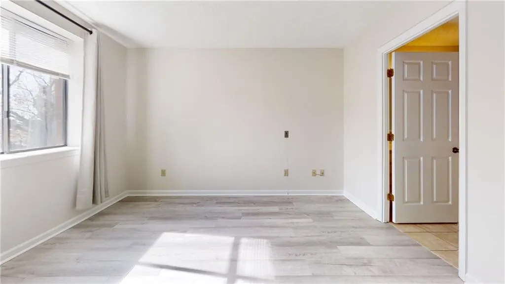 300 Johnson Ferry Road Ne Unit B402, Sandy Springs, Georgia 30328, 1 Bedroom Bedrooms, ,1 BathroomBathrooms,Residential,Sold,300 Johnson Ferry Road Ne Unit B402,7142668