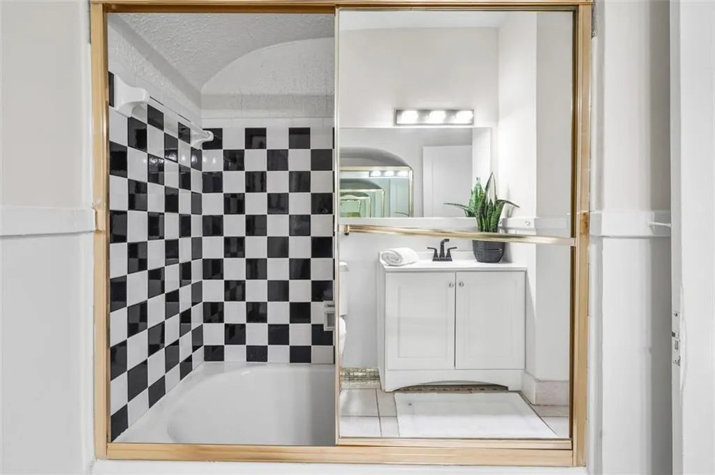 617 Hamilton E Holmes Drive Nw, Atlanta, Georgia 30318, 2 Bedrooms Bedrooms, ,1 BathroomBathrooms,Residential,For Sale,617 Hamilton E Holmes Drive Nw,7671825 617 Hamilton E Holmes Drive Nw, Atlanta, Georgia 30318, 2 Bedrooms Bedrooms, ,1 BathroomBathrooms,Residential,For Sale,617 Hamilton E Holmes Drive Nw,7671825