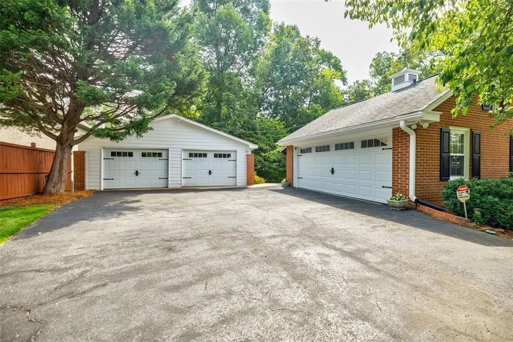 detached garage