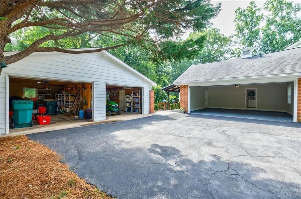 detached garage