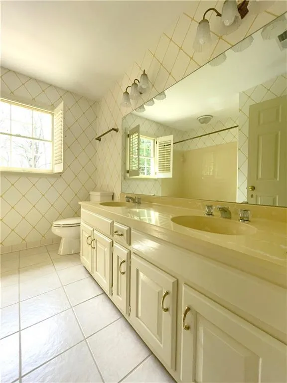 1730 Marlborough Drive, Atlanta, Georgia 30350, 5 Bedrooms Bedrooms, ,4 BathroomsBathrooms,Residential,Sold,1730 Marlborough Drive,7353509