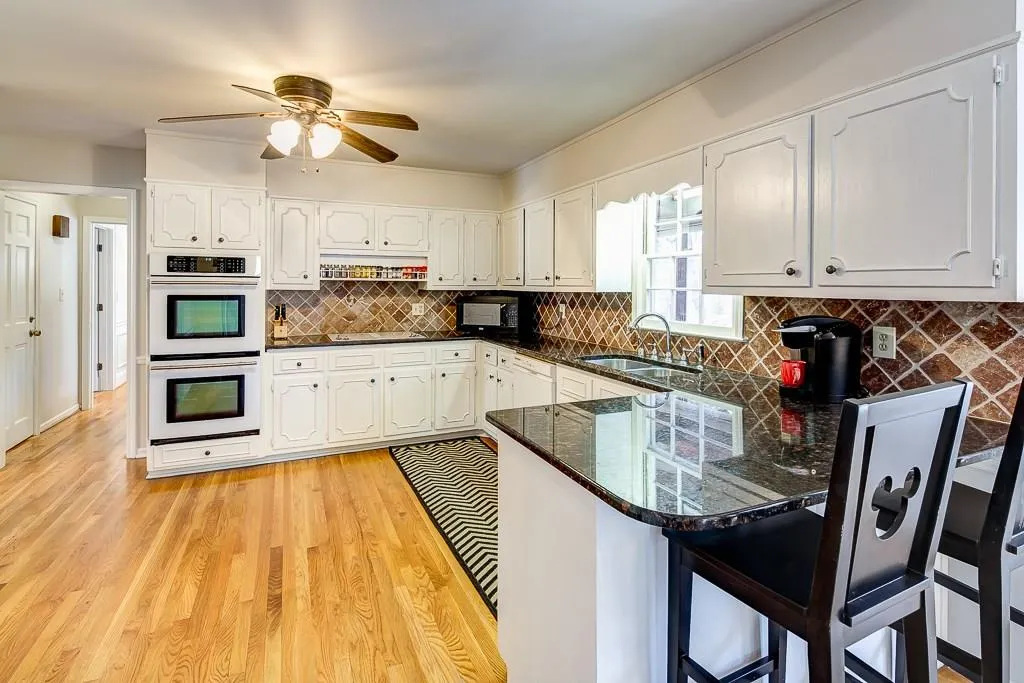 6845 Hunters Trace Circle, Sandy Springs, Georgia 30328, 5 Bedrooms Bedrooms, ,2 BathroomsBathrooms,Residential,Sold,6845 Hunters Trace Circle,5658116