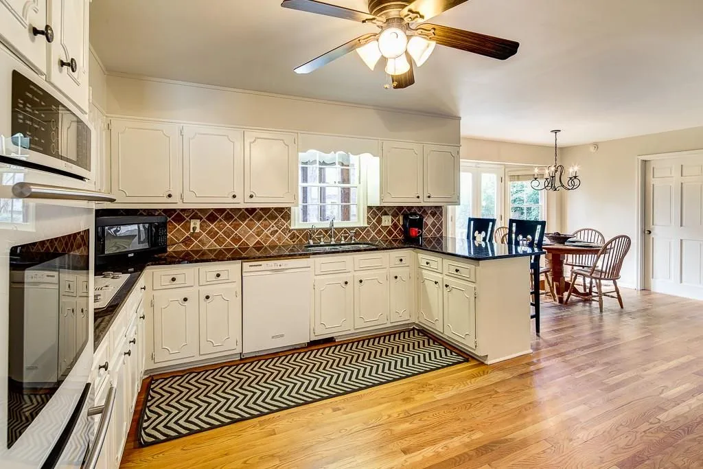 6845 Hunters Trace Circle, Sandy Springs, Georgia 30328, 5 Bedrooms Bedrooms, ,2 BathroomsBathrooms,Residential,Sold,6845 Hunters Trace Circle,5658116