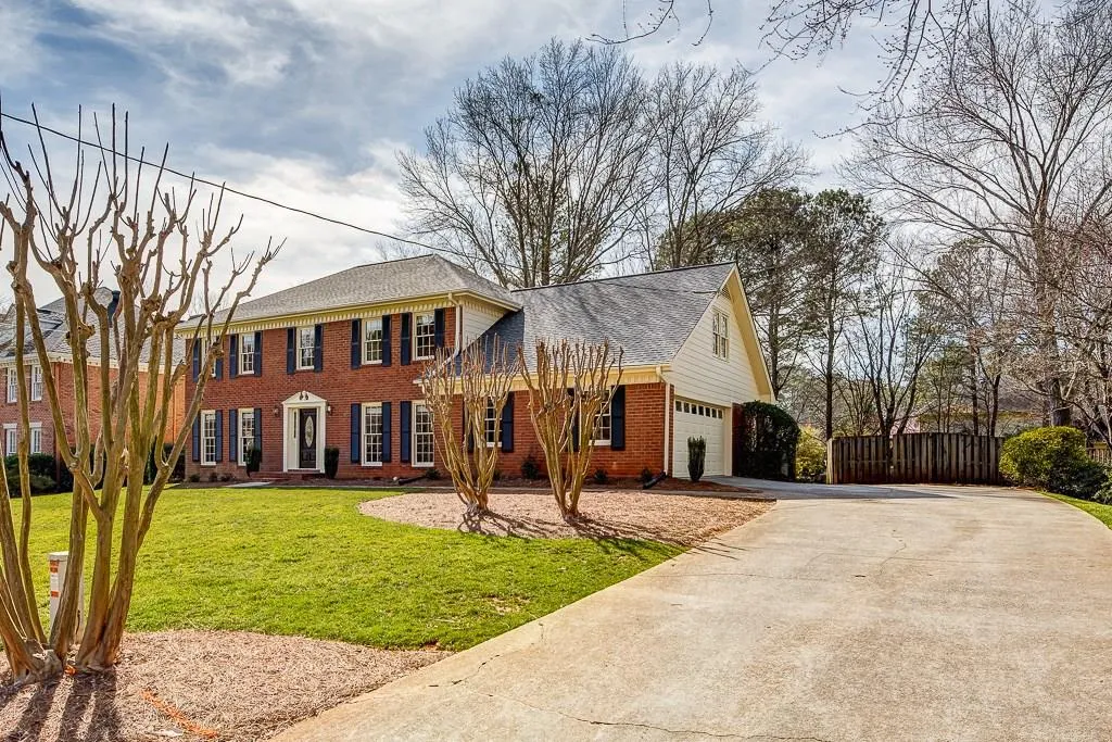 6845 Hunters Trace Circle, Sandy Springs, Georgia 30328, 5 Bedrooms Bedrooms, ,2 BathroomsBathrooms,Residential,Sold,6845 Hunters Trace Circle,5658116