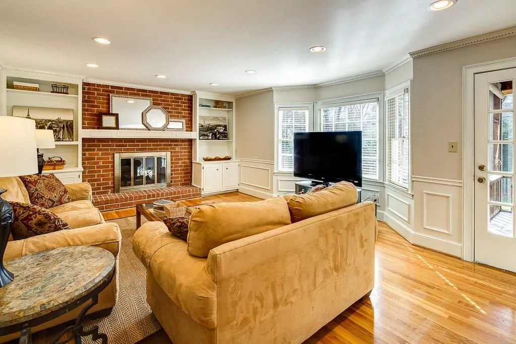 6845 Hunters Trace Circle, Sandy Springs, Georgia 30328, 5 Bedrooms Bedrooms, ,2 BathroomsBathrooms,Residential,Sold,6845 Hunters Trace Circle,5658116