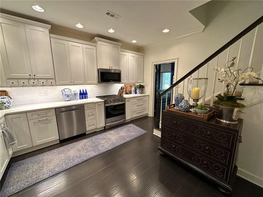 7155 Roswell Road Unit 60, Sandy Springs, Georgia 30328, 3 Bedrooms Bedrooms, ,3 BathroomsBathrooms,Residential,Sold,7155 Roswell Road Unit 60,7759512