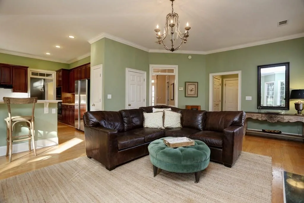 635 Forest Hills Drive, Atlanta, Georgia 30342, 3 Bedrooms Bedrooms, ,2 BathroomsBathrooms,Residential,Sold,635 Forest Hills Drive,5633281