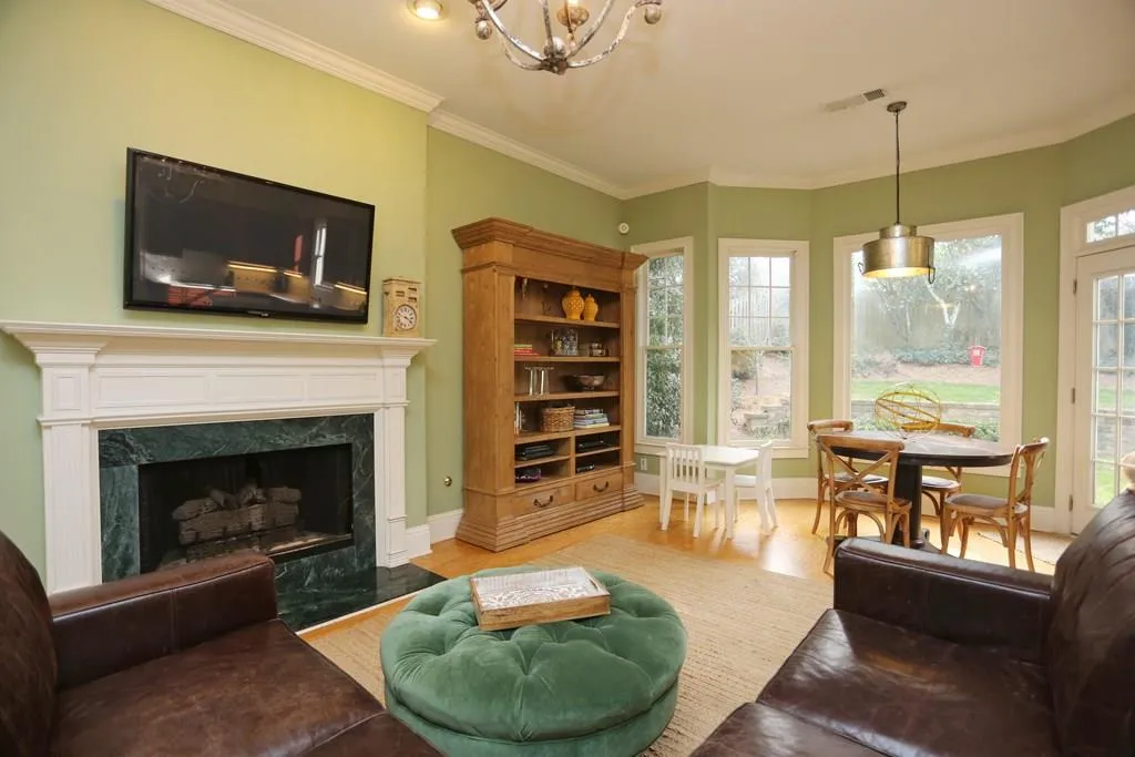 635 Forest Hills Drive, Atlanta, Georgia 30342, 3 Bedrooms Bedrooms, ,2 BathroomsBathrooms,Residential,Sold,635 Forest Hills Drive,5633281