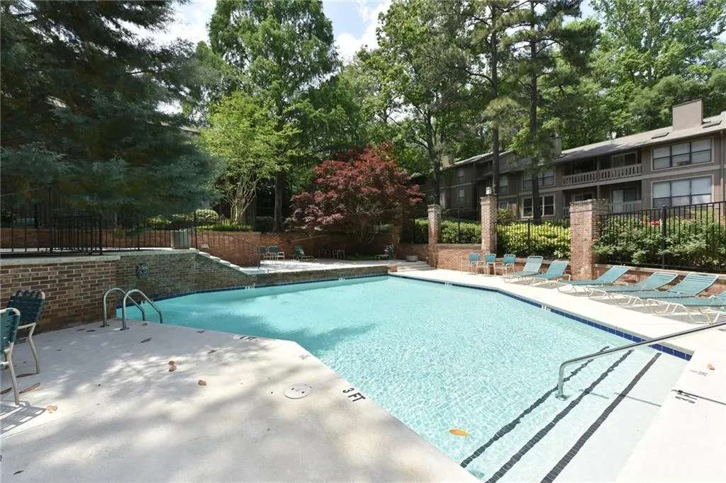 8740 Roswell Road Unit 1b, Sandy Springs, Georgia 30350, 2 Bedrooms Bedrooms, ,2 BathroomsBathrooms,Residential,Sold,8740 Roswell Road Unit 1b,6008816