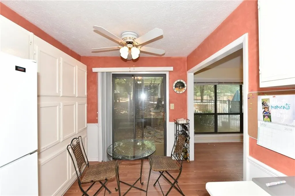 8740 Roswell Road Unit 1b, Sandy Springs, Georgia 30350, 2 Bedrooms Bedrooms, ,2 BathroomsBathrooms,Residential,Sold,8740 Roswell Road Unit 1b,6008816