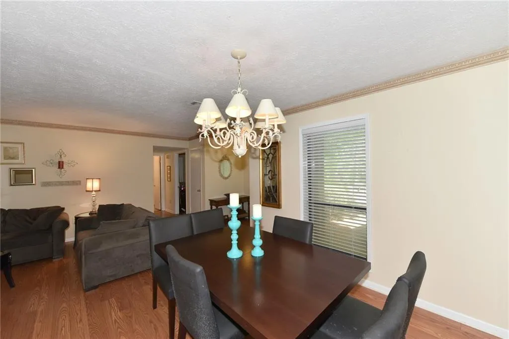 8740 Roswell Road Unit 1b, Sandy Springs, Georgia 30350, 2 Bedrooms Bedrooms, ,2 BathroomsBathrooms,Residential,Sold,8740 Roswell Road Unit 1b,6008816