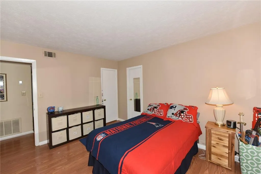 8740 Roswell Road Unit 1b, Sandy Springs, Georgia 30350, 2 Bedrooms Bedrooms, ,2 BathroomsBathrooms,Residential,Sold,8740 Roswell Road Unit 1b,6008816