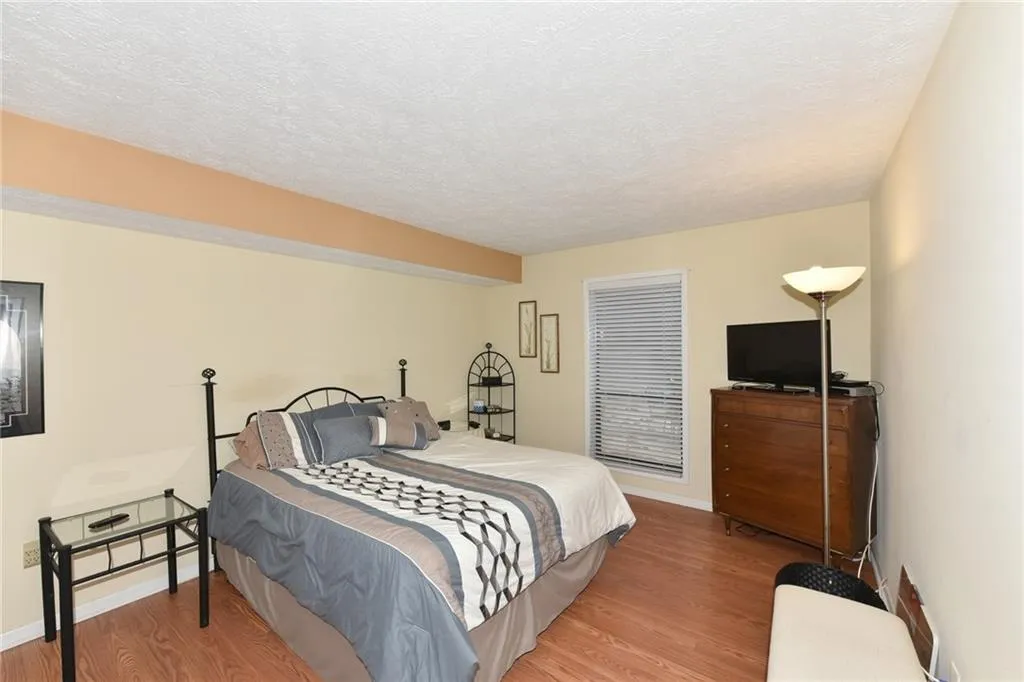 8740 Roswell Road Unit 1b, Sandy Springs, Georgia 30350, 2 Bedrooms Bedrooms, ,2 BathroomsBathrooms,Residential,Sold,8740 Roswell Road Unit 1b,6008816