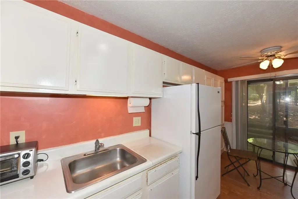 8740 Roswell Road Unit 1b, Sandy Springs, Georgia 30350, 2 Bedrooms Bedrooms, ,2 BathroomsBathrooms,Residential,Sold,8740 Roswell Road Unit 1b,6008816