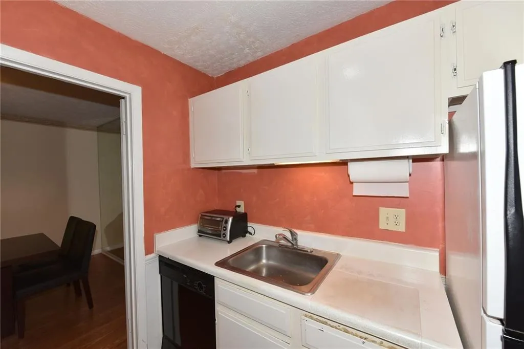 8740 Roswell Road Unit 1b, Sandy Springs, Georgia 30350, 2 Bedrooms Bedrooms, ,2 BathroomsBathrooms,Residential,Sold,8740 Roswell Road Unit 1b,6008816