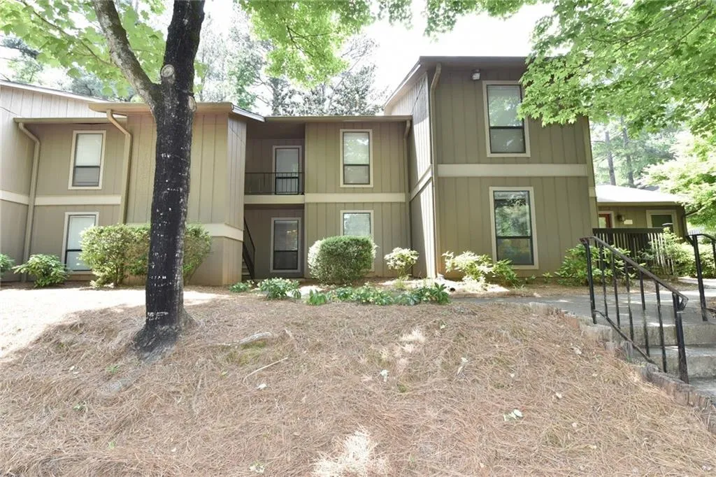 8740 Roswell Road Unit 1b, Sandy Springs, Georgia 30350, 2 Bedrooms Bedrooms, ,2 BathroomsBathrooms,Residential,Sold,8740 Roswell Road Unit 1b,6008816