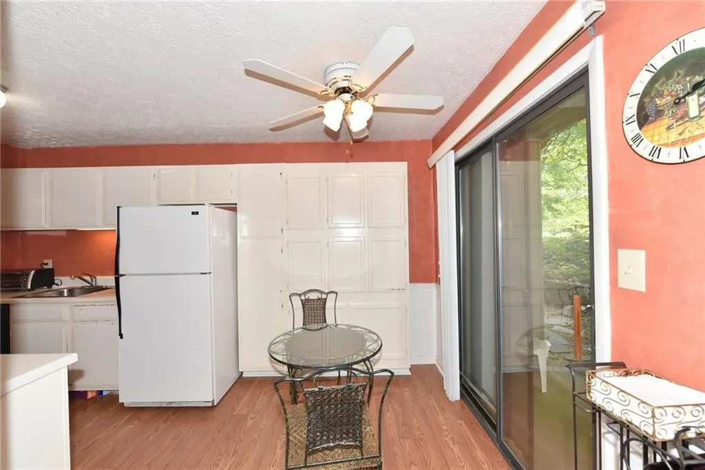 8740 Roswell Road Unit 1b, Sandy Springs, Georgia 30350, 2 Bedrooms Bedrooms, ,2 BathroomsBathrooms,Residential,Sold,8740 Roswell Road Unit 1b,6008816