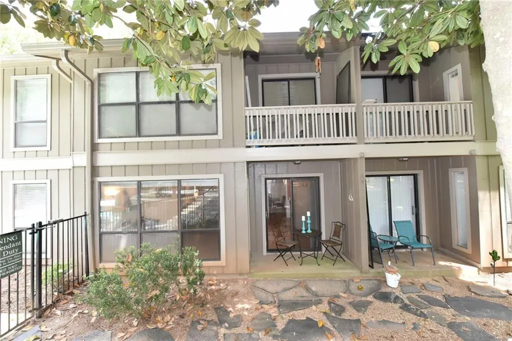 8740 Roswell Road Unit 1b, Sandy Springs, Georgia 30350, 2 Bedrooms Bedrooms, ,2 BathroomsBathrooms,Residential,Sold,8740 Roswell Road Unit 1b,6008816