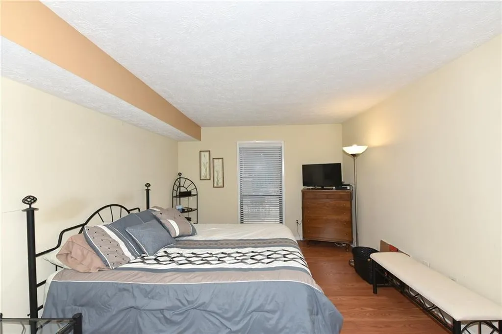 8740 Roswell Road Unit 1b, Sandy Springs, Georgia 30350, 2 Bedrooms Bedrooms, ,2 BathroomsBathrooms,Residential,Sold,8740 Roswell Road Unit 1b,6008816