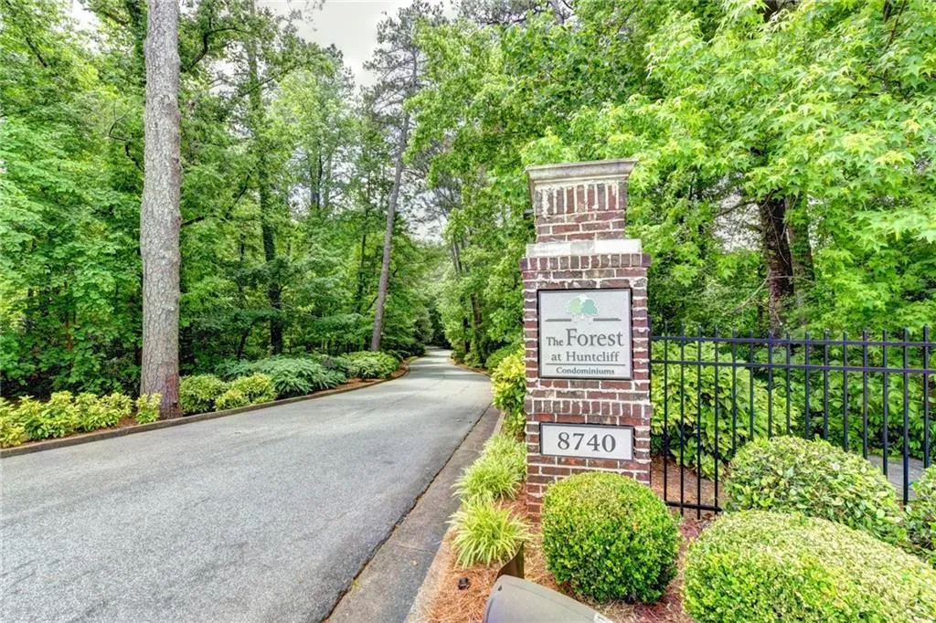 8740 Roswell Road Unit 1b, Sandy Springs, Georgia 30350, 2 Bedrooms Bedrooms, ,2 BathroomsBathrooms,Residential,Sold,8740 Roswell Road Unit 1b,6008816