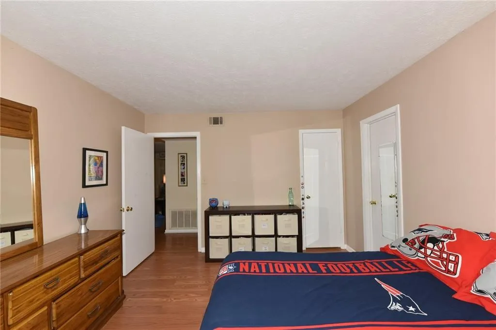 8740 Roswell Road Unit 1b, Sandy Springs, Georgia 30350, 2 Bedrooms Bedrooms, ,2 BathroomsBathrooms,Residential,Sold,8740 Roswell Road Unit 1b,6008816