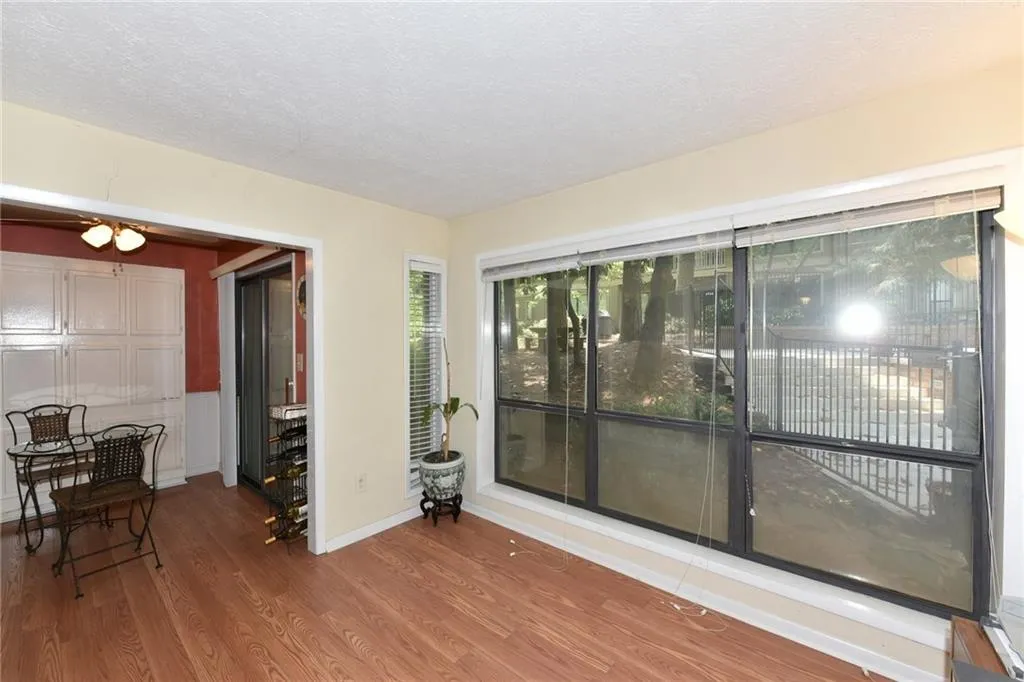 8740 Roswell Road Unit 1b, Sandy Springs, Georgia 30350, 2 Bedrooms Bedrooms, ,2 BathroomsBathrooms,Residential,Sold,8740 Roswell Road Unit 1b,6008816