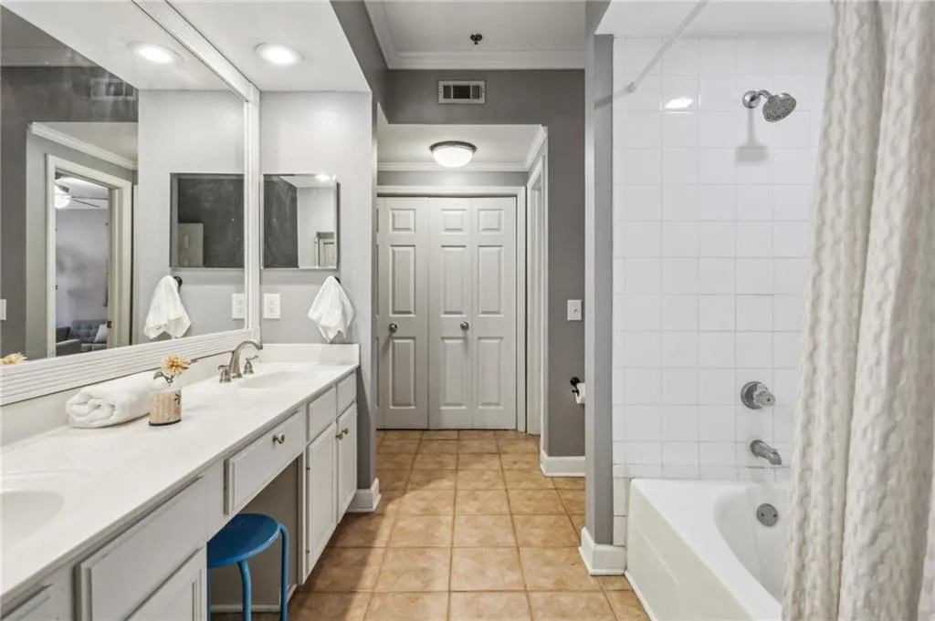 3777 Peachtree Road Ne Unit 1216, Atlanta, Georgia 30319, 1 Bedroom Bedrooms, ,1 BathroomBathrooms,Residential,For Sale,3777 Peachtree Road Ne Unit 1216,7615623