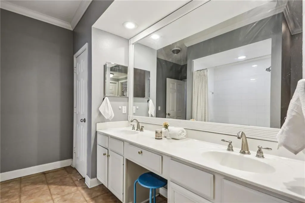 3777 Peachtree Road Ne Unit 1216, Atlanta, Georgia 30319, 1 Bedroom Bedrooms, ,1 BathroomBathrooms,Residential,For Sale,3777 Peachtree Road Ne Unit 1216,7615623