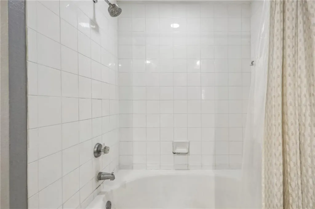 3777 Peachtree Road Ne Unit 1216, Atlanta, Georgia 30319, 1 Bedroom Bedrooms, ,1 BathroomBathrooms,Residential,For Sale,3777 Peachtree Road Ne Unit 1216,7615623
