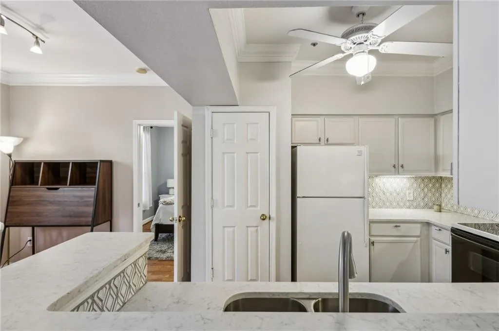 3777 Peachtree Road Ne Unit 1216, Atlanta, Georgia 30319, 1 Bedroom Bedrooms, ,1 BathroomBathrooms,Residential,For Sale,3777 Peachtree Road Ne Unit 1216,7615623