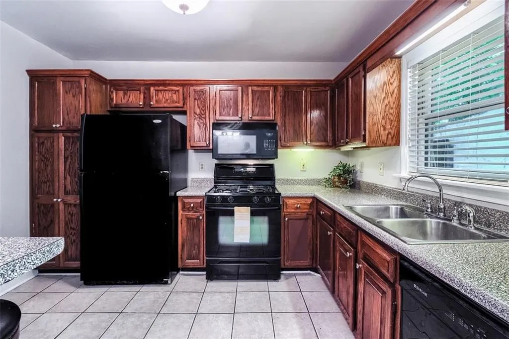 7500 Roswell Road Unit 125, Sandy Springs, Georgia 30350, 3 Bedrooms Bedrooms, ,2 BathroomsBathrooms,Residential,Sold,7500 Roswell Road Unit 125,6034026