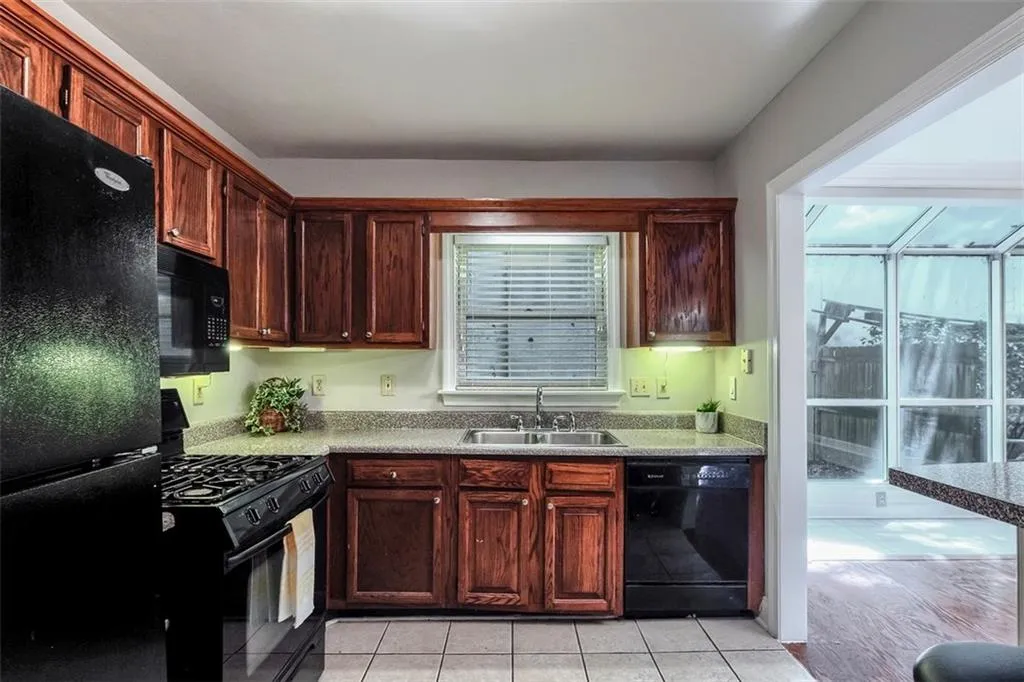 7500 Roswell Road Unit 125, Sandy Springs, Georgia 30350, 3 Bedrooms Bedrooms, ,2 BathroomsBathrooms,Residential,Sold,7500 Roswell Road Unit 125,6034026