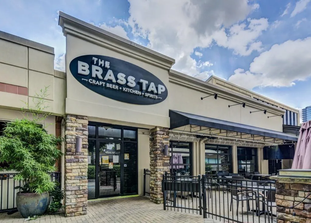 503 Garden Court, Sandy Springs, Georgia 30328, 3 Bedrooms Bedrooms, ,2 BathroomsBathrooms,Residential,Sold,503 Garden Court,6786054