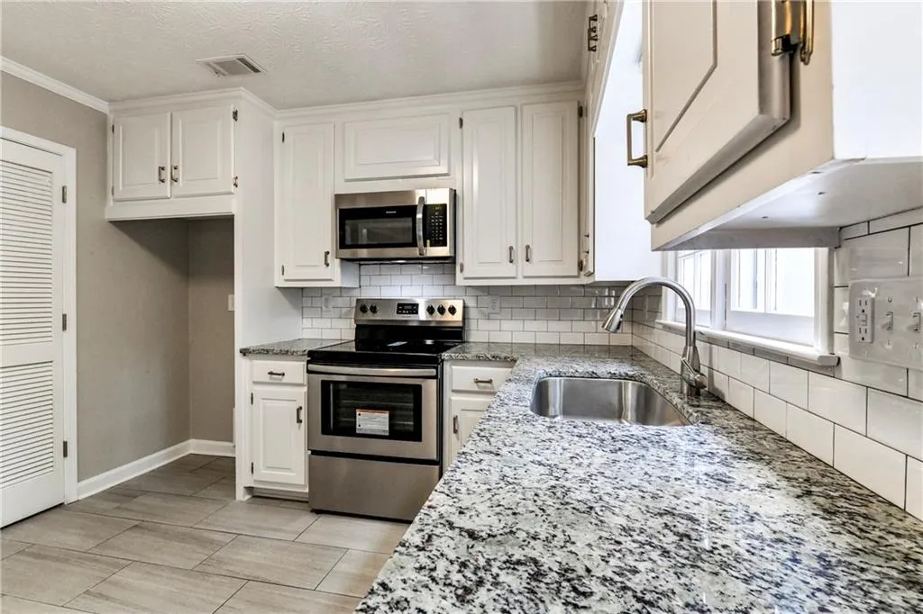 8910 Carroll Manor Drive, Sandy Springs, Georgia 30350, 2 Bedrooms Bedrooms, ,2 BathroomsBathrooms,Residential,Sold,8910 Carroll Manor Drive,6083589