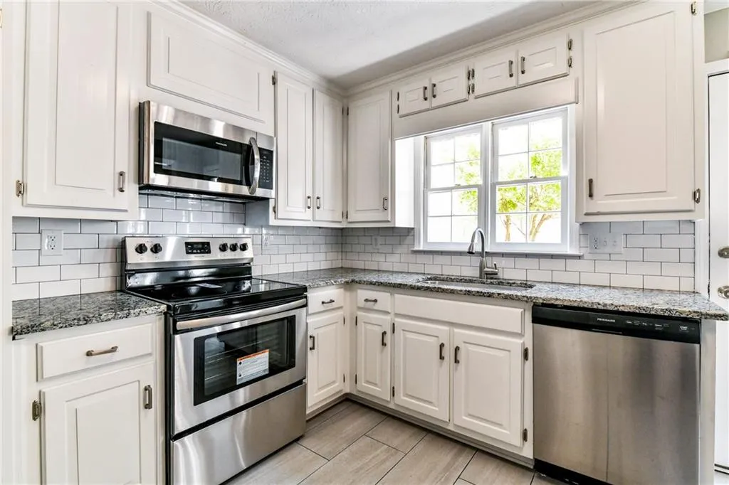 8910 Carroll Manor Drive, Sandy Springs, Georgia 30350, 2 Bedrooms Bedrooms, ,2 BathroomsBathrooms,Residential,Sold,8910 Carroll Manor Drive,6083589