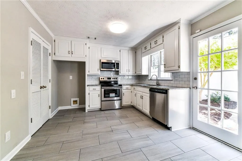 8910 Carroll Manor Drive, Sandy Springs, Georgia 30350, 2 Bedrooms Bedrooms, ,2 BathroomsBathrooms,Residential,Sold,8910 Carroll Manor Drive,6083589