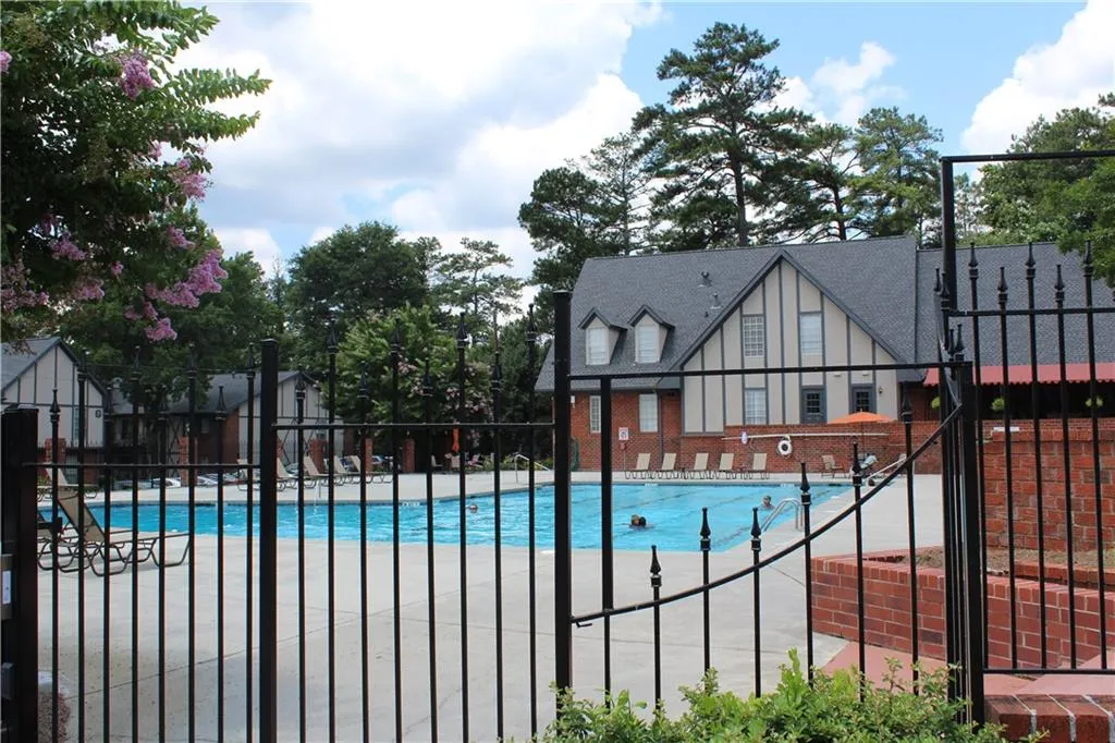 6851 Roswell Road Unit C1, Atlanta, Georgia 30328, 3 Bedrooms Bedrooms, ,2 BathroomsBathrooms,Residential,Sold,6851 Roswell Road Unit C1,6037382