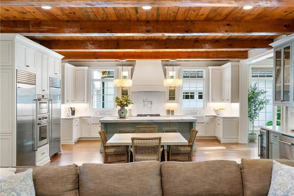 5360 Lake Forrest Drive, Atlanta, Georgia 30342, 6 Bedrooms Bedrooms, ,6 BathroomsBathrooms,Residential,For Sale,5360 Lake Forrest Drive,7631915