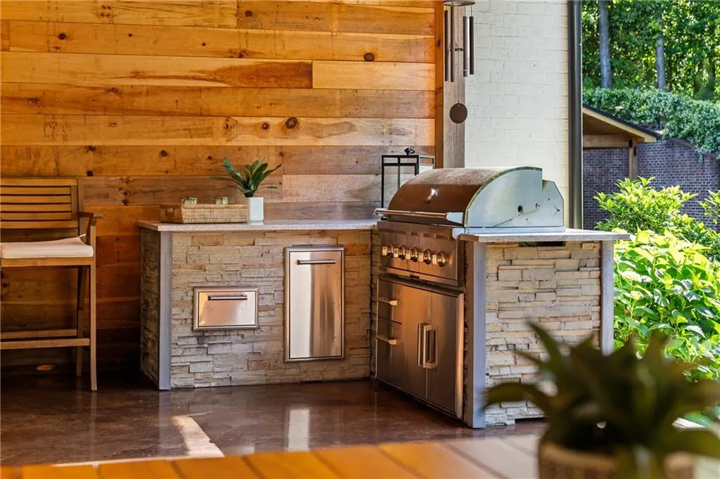 5360 Lake Forrest Drive, Atlanta, Georgia 30342, 6 Bedrooms Bedrooms, ,6 BathroomsBathrooms,Residential,For Sale,5360 Lake Forrest Drive,7631915