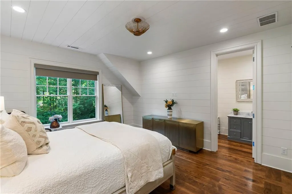 Secondary bedroom with ensuite