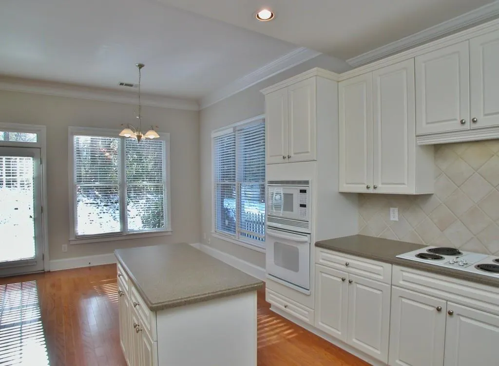 500 Pearl Cove Court, Sandy Springs, Georgia 30350, 3 Bedrooms Bedrooms, ,2 BathroomsBathrooms,Residential,Sold,500 Pearl Cove Court,5938374