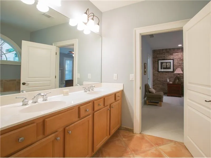 5512 Glenridge Drive Unit H, Sandy Springs, Georgia 30342, 4 Bedrooms Bedrooms, ,4 BathroomsBathrooms,Residential,Sold,5512 Glenridge Drive Unit H,5741782