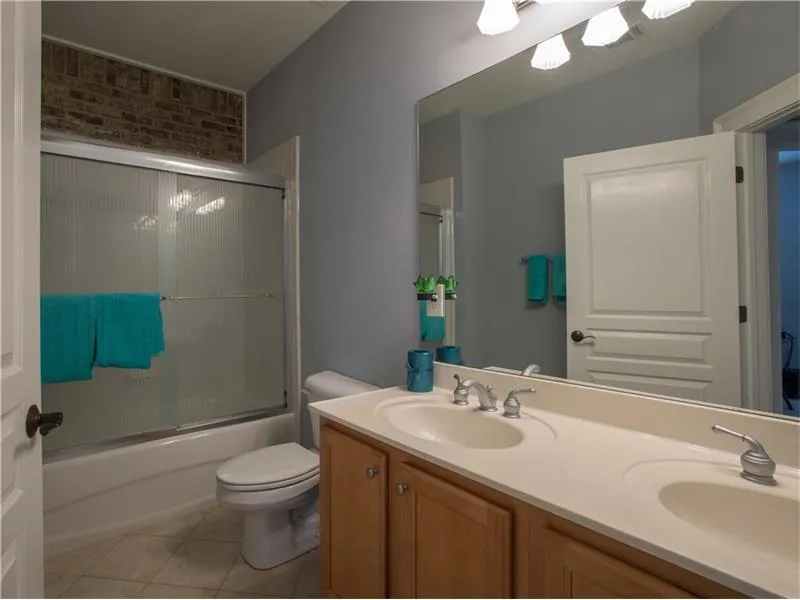 5512 Glenridge Drive Unit H, Sandy Springs, Georgia 30342, 4 Bedrooms Bedrooms, ,4 BathroomsBathrooms,Residential,Sold,5512 Glenridge Drive Unit H,5741782