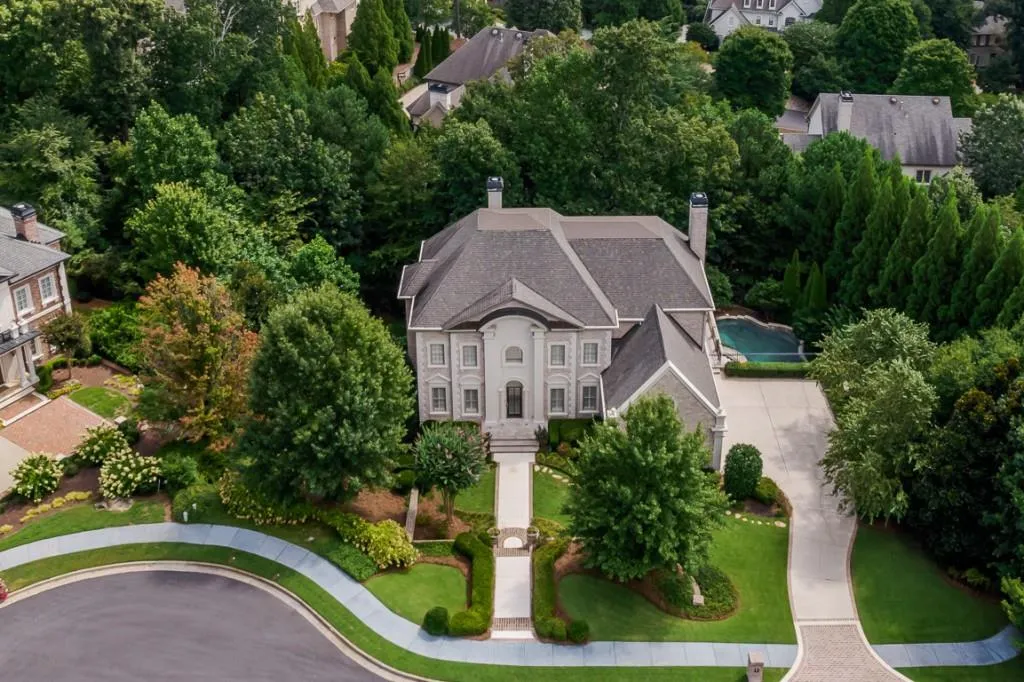 555 Chestnut Rose Lane, Sandy Springs, Georgia 30327, 7 Bedrooms Bedrooms, ,6 BathroomsBathrooms,Residential,Sold,555 Chestnut Rose Lane,6938859