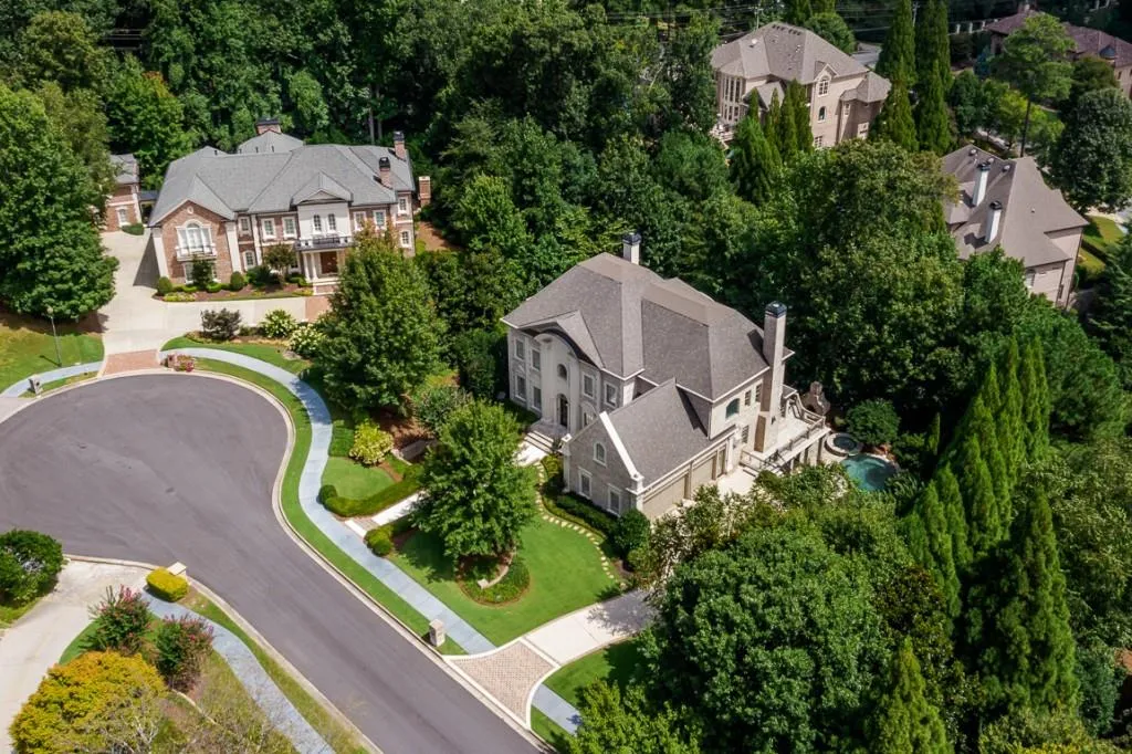 555 Chestnut Rose Lane, Sandy Springs, Georgia 30327, 7 Bedrooms Bedrooms, ,6 BathroomsBathrooms,Residential,Sold,555 Chestnut Rose Lane,6938859