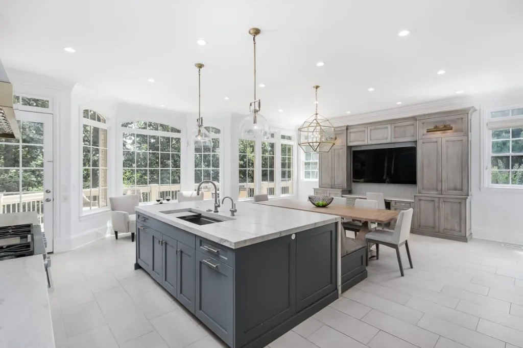 555 Chestnut Rose Lane, Sandy Springs, Georgia 30327, 7 Bedrooms Bedrooms, ,6 BathroomsBathrooms,Residential,Sold,555 Chestnut Rose Lane,6938859